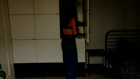 Snapshot of mmminnie chatting on 12-17-25, 04:24 mmminnie online show from 12-17-25, 04:24