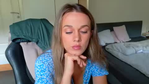 mmminnie online show from 07-08-26, 10:09