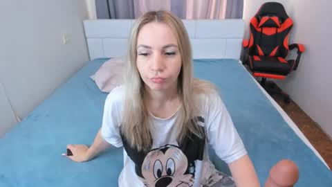 Snapshot of mmmmmargo chatting on 11-12-25, 07:09 Margo online show from 11-12-25, 07:09