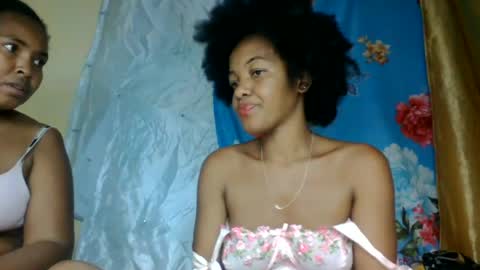 Snapshot of mmyriame chatting on 06-20-26, 07:49 mmyriame online show from 06-20-26, 07:49