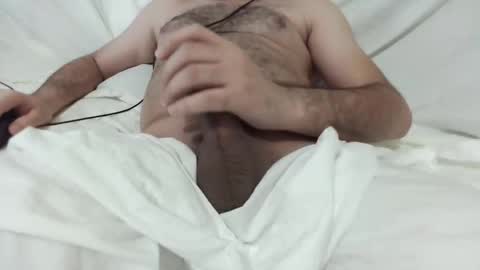 Snapshot of mo0085 chatting on 10-24-25, 10:44 Laith online show from 10-24-25, 10:44