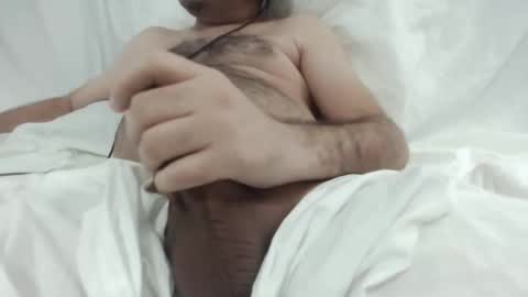 Snapshot of mo0085 chatting on 11-11-25, 01:44 Laith online show from 11-11-25, 01:44