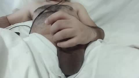 Snapshot of mo0085 chatting on 11-28-25, 04:59 Laith online show from 11-28-25, 04:59