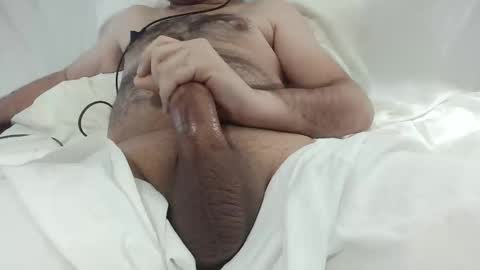 Snapshot of mo0085 chatting on 12-04-25, 07:06 Laith online show from 12-04-25, 07:06