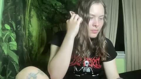 Snapshot of mo0n_goddess chatting on 11-03-25, 04:14 Misty online show from 11-03-25, 04:14