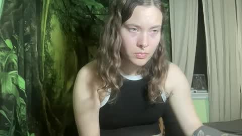 Snapshot of mo0n_goddess chatting on 11-30-25, 06:28 Misty online show from 11-30-25, 06:28