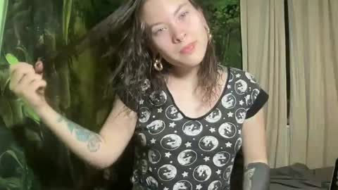 Snapshot of mo0n_goddess chatting on 01-06-26, 01:53 Misty online show from 01-06-26, 01:53