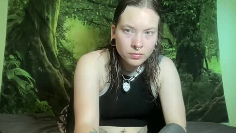 Snapshot of mo0n_goddess chatting on 07-26-26, 02:42 Misty online show from 07-26-26, 02:42