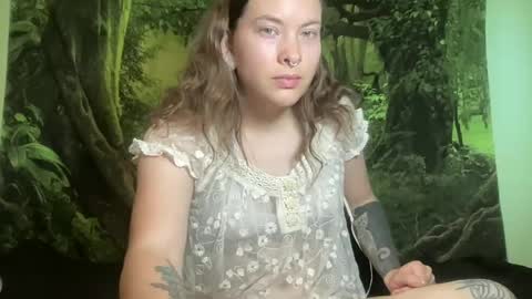 Snapshot of mo0n_goddess chatting on 07-28-26, 02:18 Misty online show from 07-28-26, 02:18