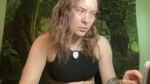 Snapshot of mo0n_goddess chatting on 07-29-26, 02:43 Misty online show from 07-29-26, 02:43
