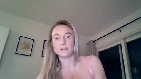 Snapshot of mockingbirds91 chatting on 04-04-26, 02:43 mockingbirds91 online show from 04-04-26, 02:43
