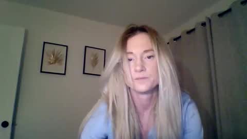 Snapshot of mockingbirds91 chatting on 04-14-26, 01:55 mockingbirds91 online show from 04-14-26, 01:55