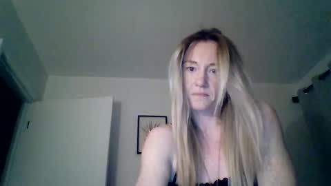 Snapshot of mockingbirds91 chatting on 04-20-26, 02:14 mockingbirds91 online show from 04-20-26, 02:14