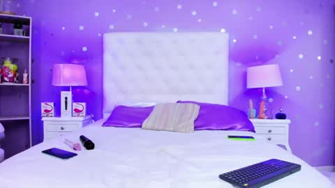 Snapshot of models_sophia chatting on 12-23-24, 06:58 Sophia online show from 12-23-24, 06:58