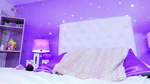 Snapshot of models_sophia chatting on 12-28-24, 05:46 Sophia online show from 12-28-24, 05:46