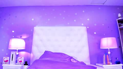 Snapshot of models_sophia chatting on 02-05-25, 07:53 Sophia online show from 02-05-25, 07:53