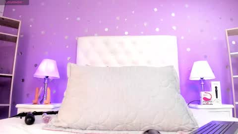 Snapshot of models_sophia chatting on 09-12-25, 07:58 Sophia online show from 09-12-25, 07:58