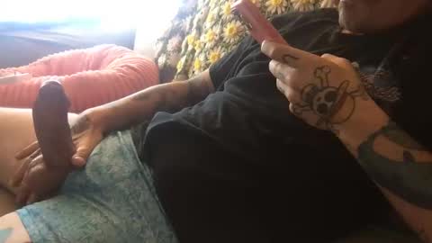 Snapshot of moe_cooch chatting on 10-21-25, 06:52 Charles online show from 10-21-25, 06:52