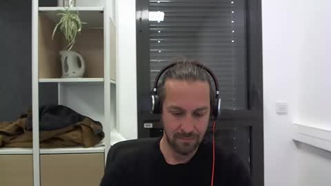 Julien online show from 03-10-25, 03:41