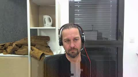 Julien online show from 02-05-26, 11:04