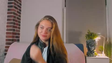 Kylie online show from 09-29-25, 06:24