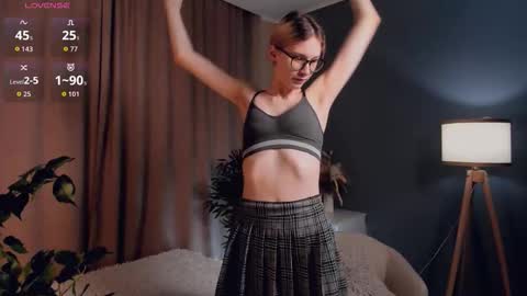 Snapshot of moirebroady chatting on 12-02-25, 01:22 Laura online show from 12-02-25, 01:22