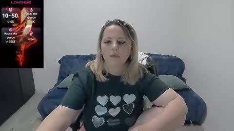 Snapshot of mojjo_erika chatting on 05-25-26, 07:25 erika online show from 05-25-26, 07:25