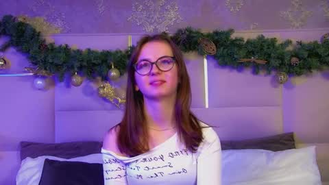 Snapshot of molilevran chatting on 12-14-25, 04:45 molilevran online show from 12-14-25, 04:45