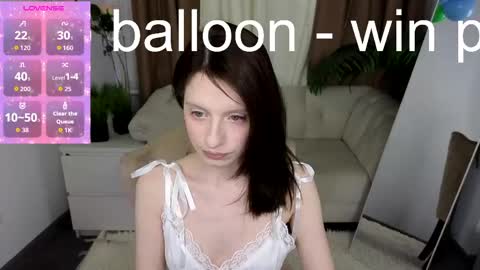 Snapshot of mollie_blush chatting on 04-28-26, 11:37 mollie_blush online show from 04-28-26, 11:37