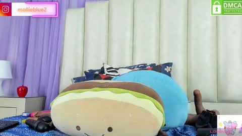 Hey Guys  Im Mollie online show from 01-10-25, 06:17