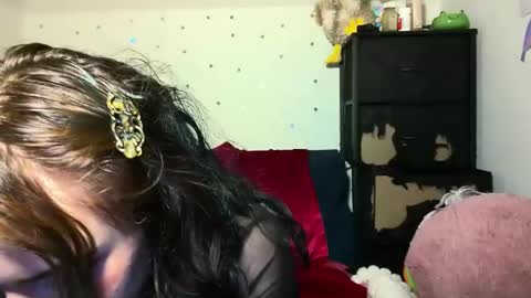 Snapshot of molly0317 chatting on 05-28-26, 02:53 Molly Bee online show from 05-28-26, 02:53