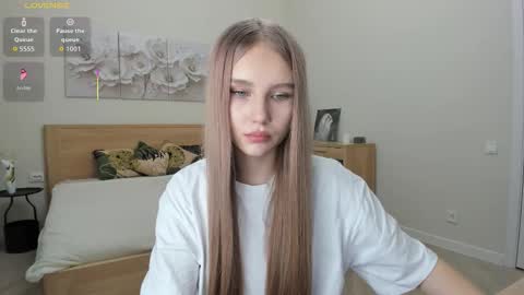 Snapshot of molly_555 chatting on 11-03-25, 09:32 Sima online show from 11-03-25, 09:32