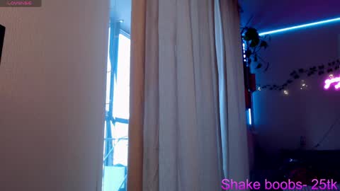 Snapshot of molly__percocet13 chatting on 05-18-26, 04:07 online show from 05-18-26, 04:07