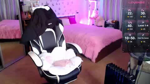 Molly Prvt is open online show from 09-13-25, 08:14