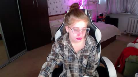 Snapshot of molly_barbie chatting on 04-30-26, 04:08 Molly Prvt is open online show from 04-30-26, 04:08