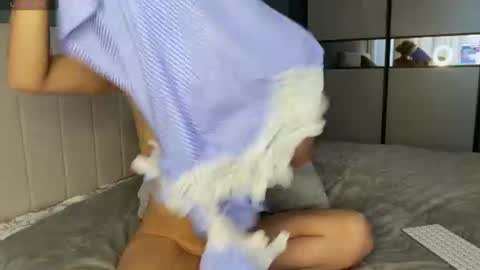 Snapshot of molly_beauti chatting on 06-19-26, 04:17 Molly online show from 06-19-26, 04:17