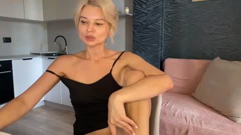 Snapshot of molly_beauti chatting on 07-05-26, 08:43 Molly online show from 07-05-26, 08:43