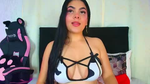 Snapshot of molly_bick chatting on 05-23-26, 05:23 Molly Bick online show from 05-23-26, 05:23