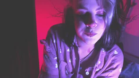 Molly Crow online show from 01-08-25, 11:52