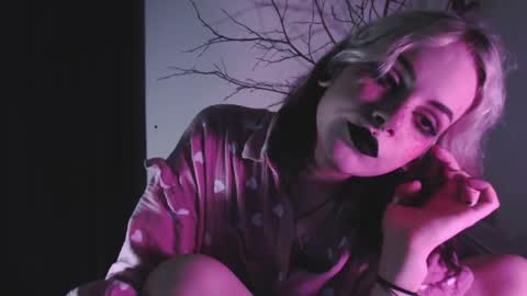 Molly Crow online show from 01-28-25, 11:39