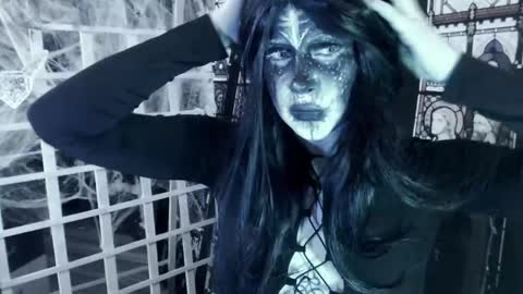 Molly Crow online show from 04-03-26, 12:08