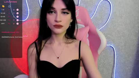 Snapshot of molly_crystall chatting on 04-30-26, 02:40 Molly - online show from 04-30-26, 02:40