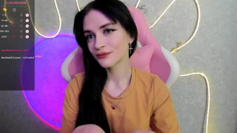 Snapshot of molly_crystall chatting on 05-18-26, 04:07 Molly - online show from 05-18-26, 04:07
