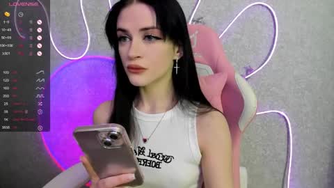 Snapshot of molly_crystall chatting on 05-22-26, 03:02 Molly - online show from 05-22-26, 03:02