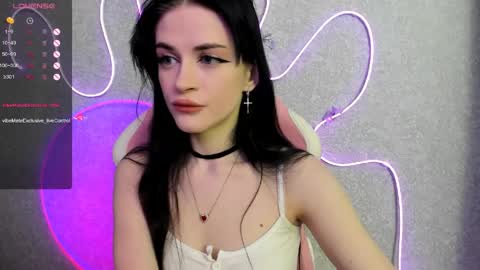 Snapshot of molly_crystall chatting on 05-25-26, 03:45 Molly - online show from 05-25-26, 03:45