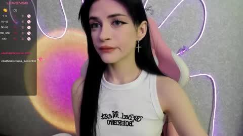 Snapshot of molly_crystall chatting on 05-29-26, 03:48 Molly - online show from 05-29-26, 03:48