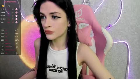 Snapshot of molly_crystall chatting on 05-30-26, 03:03 Molly - online show from 05-30-26, 03:03