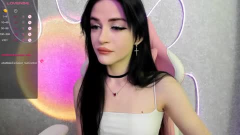 Snapshot of molly_crystall chatting on 06-11-26, 02:22 Molly - online show from 06-11-26, 02:22