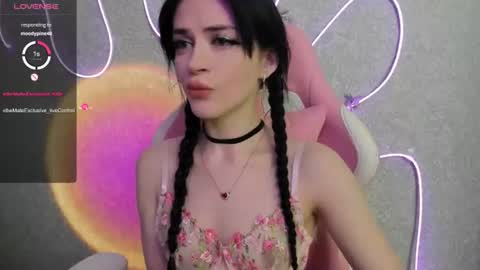 Snapshot of molly_crystall chatting on 06-26-26, 02:49 Molly - online show from 06-26-26, 02:49