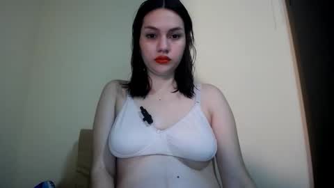 Snapshot of molly_fragance chatting on 10-24-25, 06:48 Molly online show from 10-24-25, 06:48